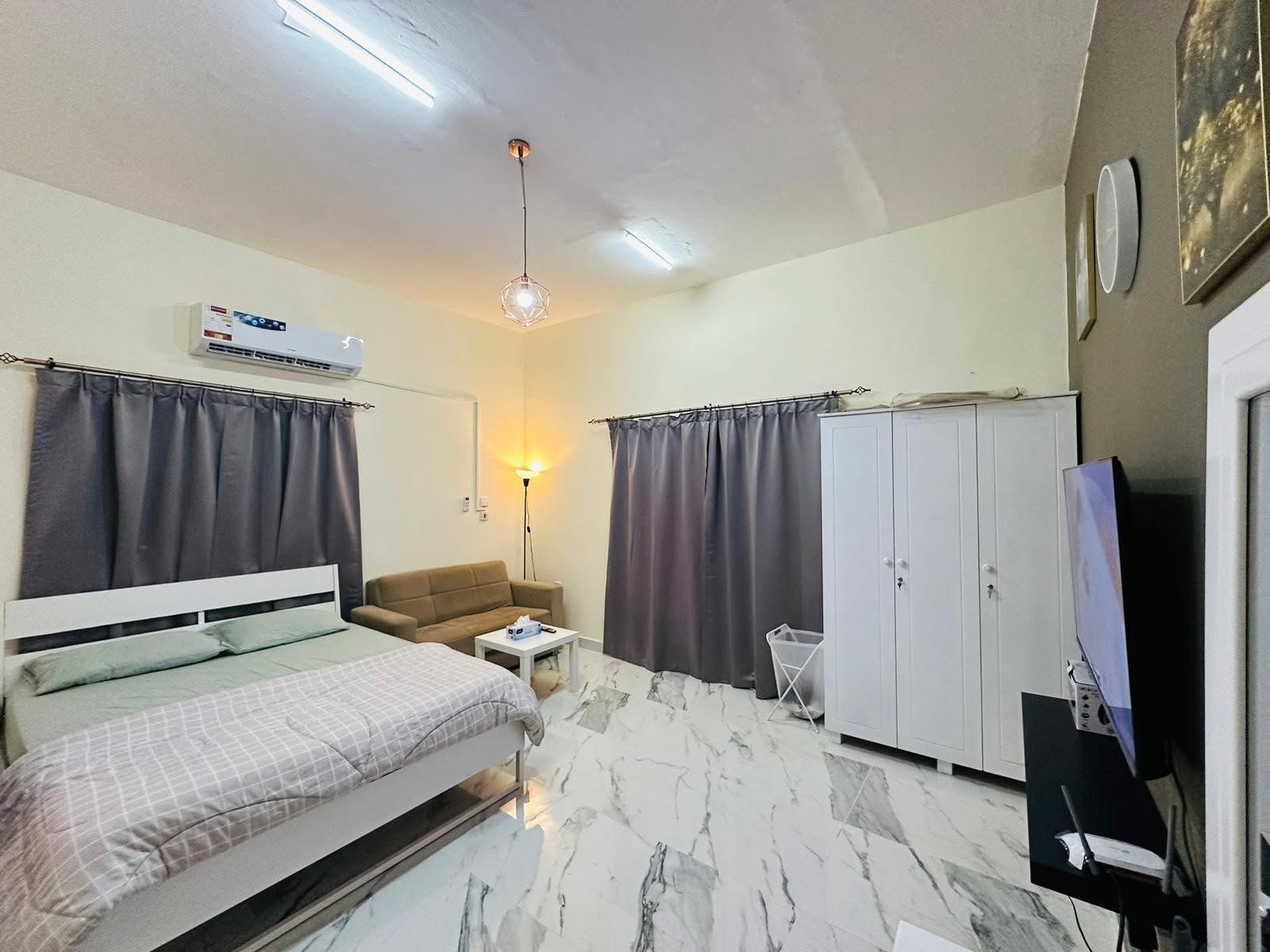 Rooms Available For Rent   Family’s , Females , Couples , Males   Looking For a Comfortable and affordable Place to Stay ? We have Spacious Rooms available For Rent in a Peaceful and Convenient location !!  📞 Contact : 74741678 👈 or       Wa.me/+974747416 - Photo 1