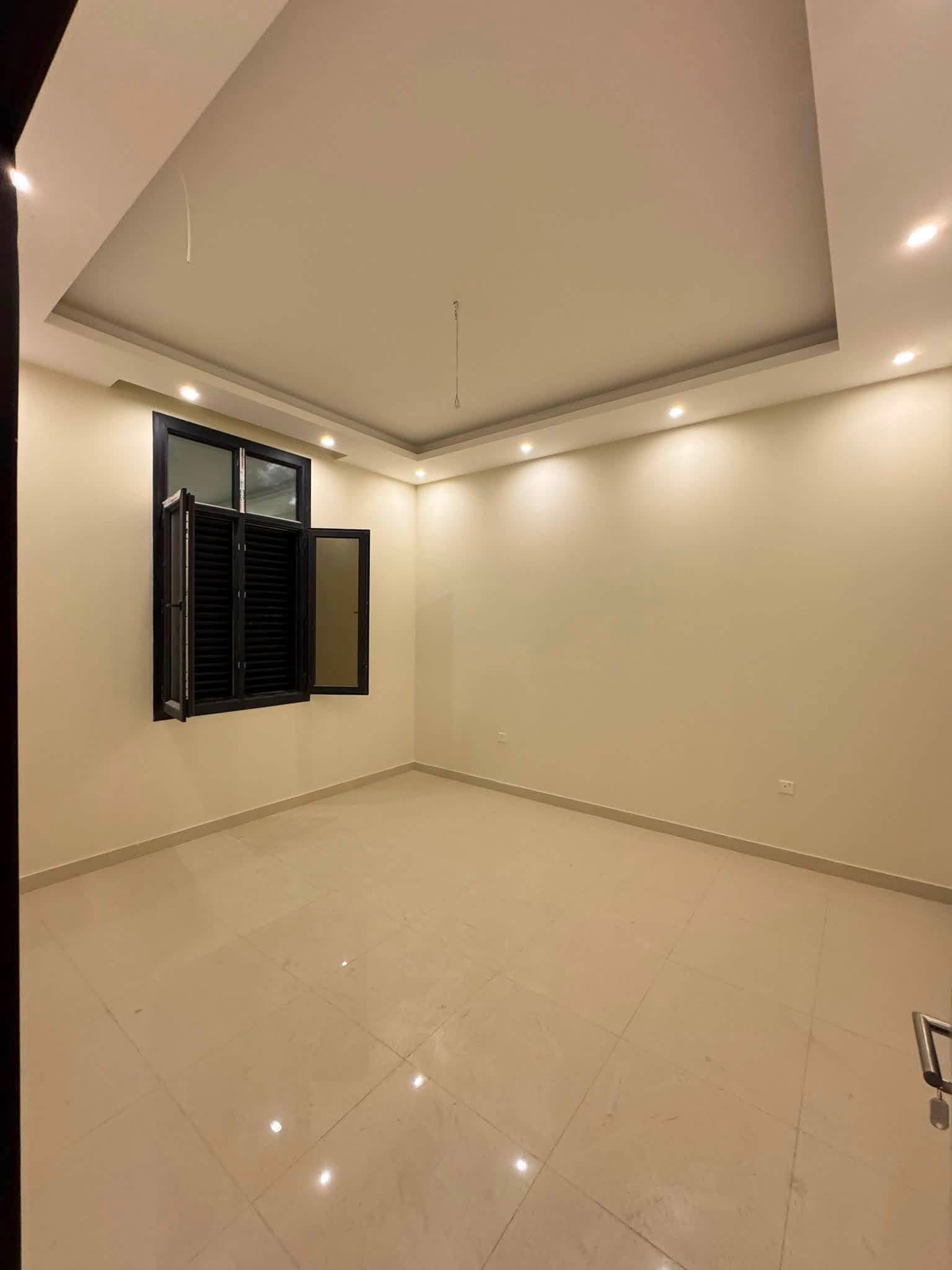 Rooms Available For Rent   Family’s , Females , Couples , Males   Looking For a Comfortable and affordable Place to Stay ? We have Spacious Rooms available For Rent in a Peaceful and Convenient location !!  📞 Contact : 74741678 👈 or       Wa.me/+974747416 - Photo 1